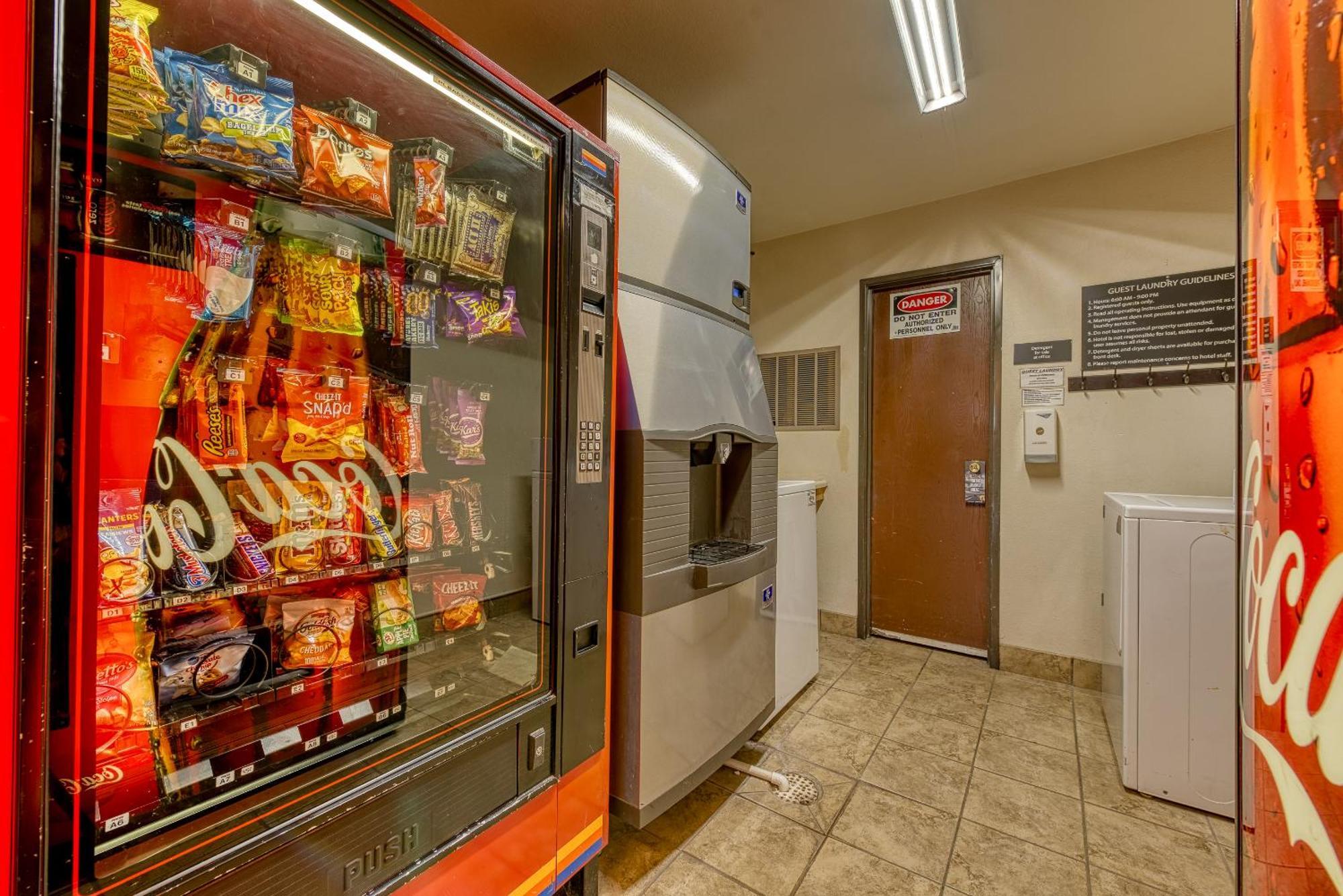 Super 8 By Wyndham Alamosa Motel Luaran gambar