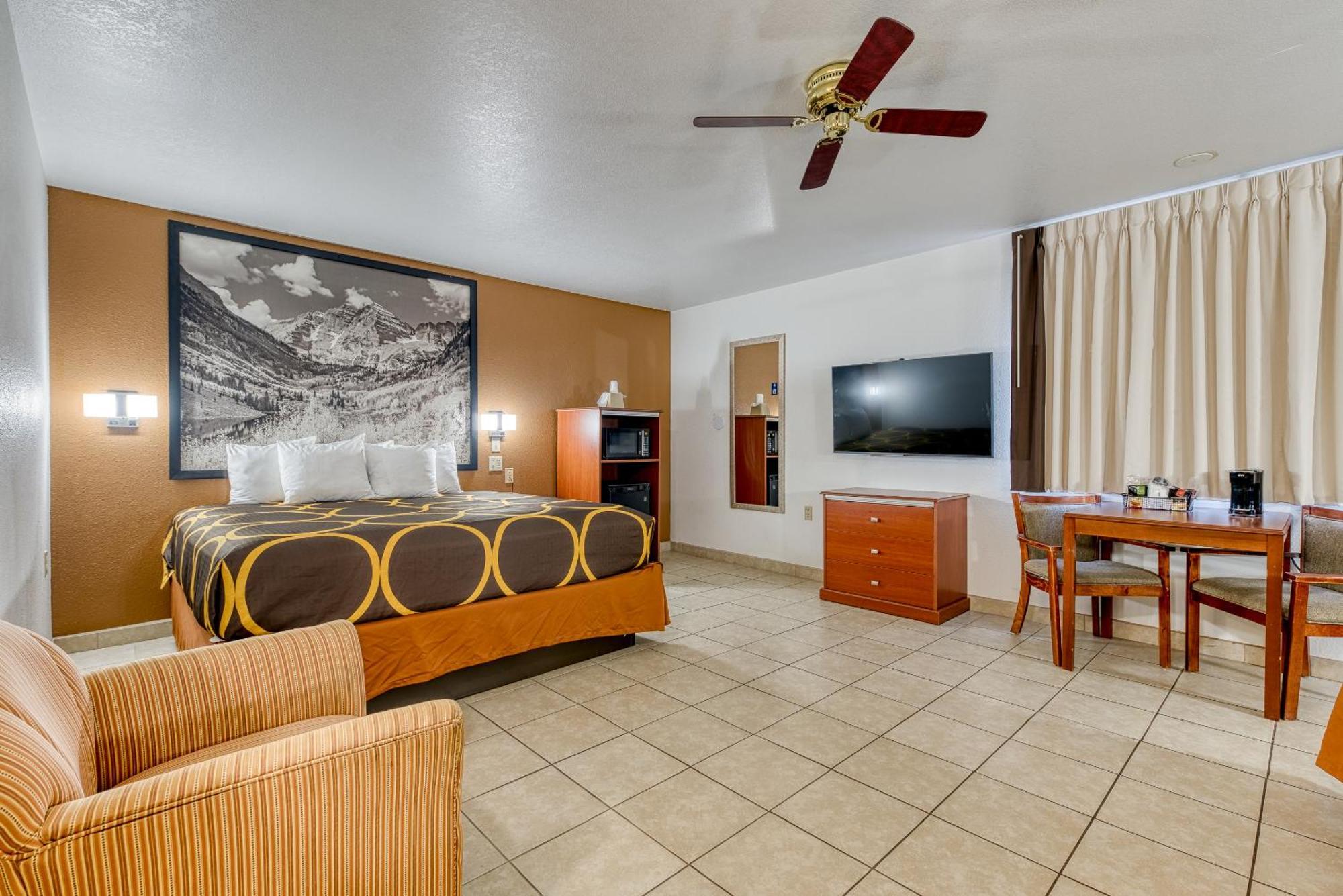 Super 8 By Wyndham Alamosa Motel Bilik gambar