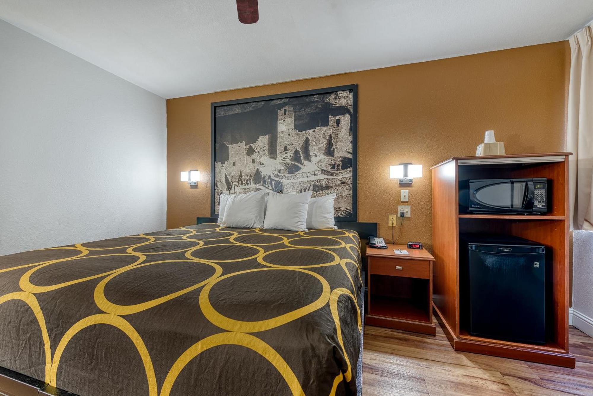Super 8 By Wyndham Alamosa Motel Bilik gambar