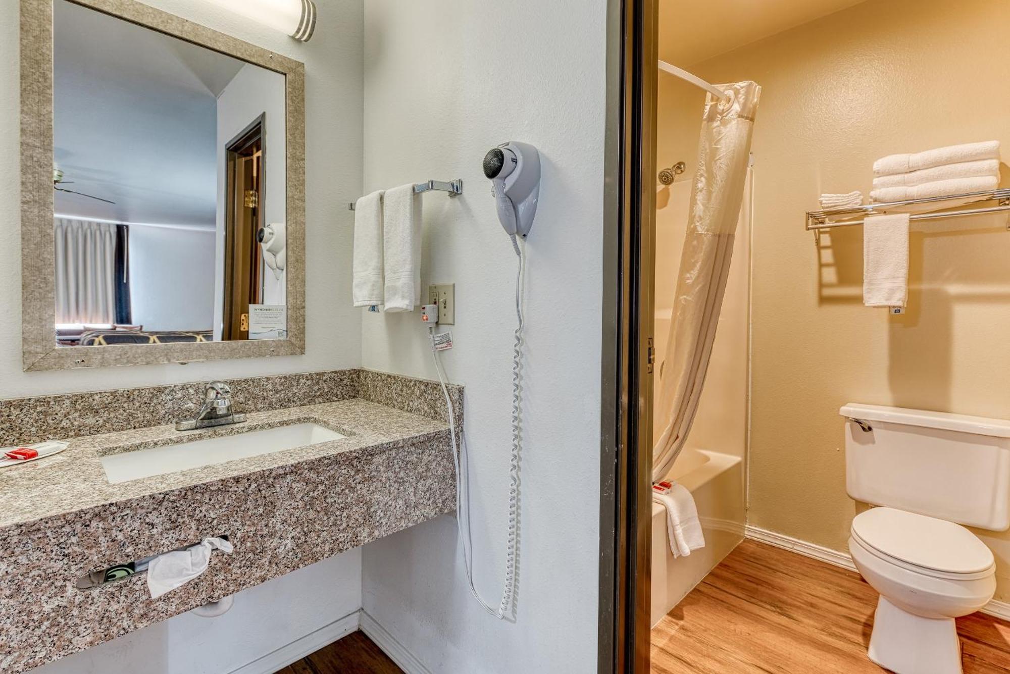 Super 8 By Wyndham Alamosa Motel Bilik gambar