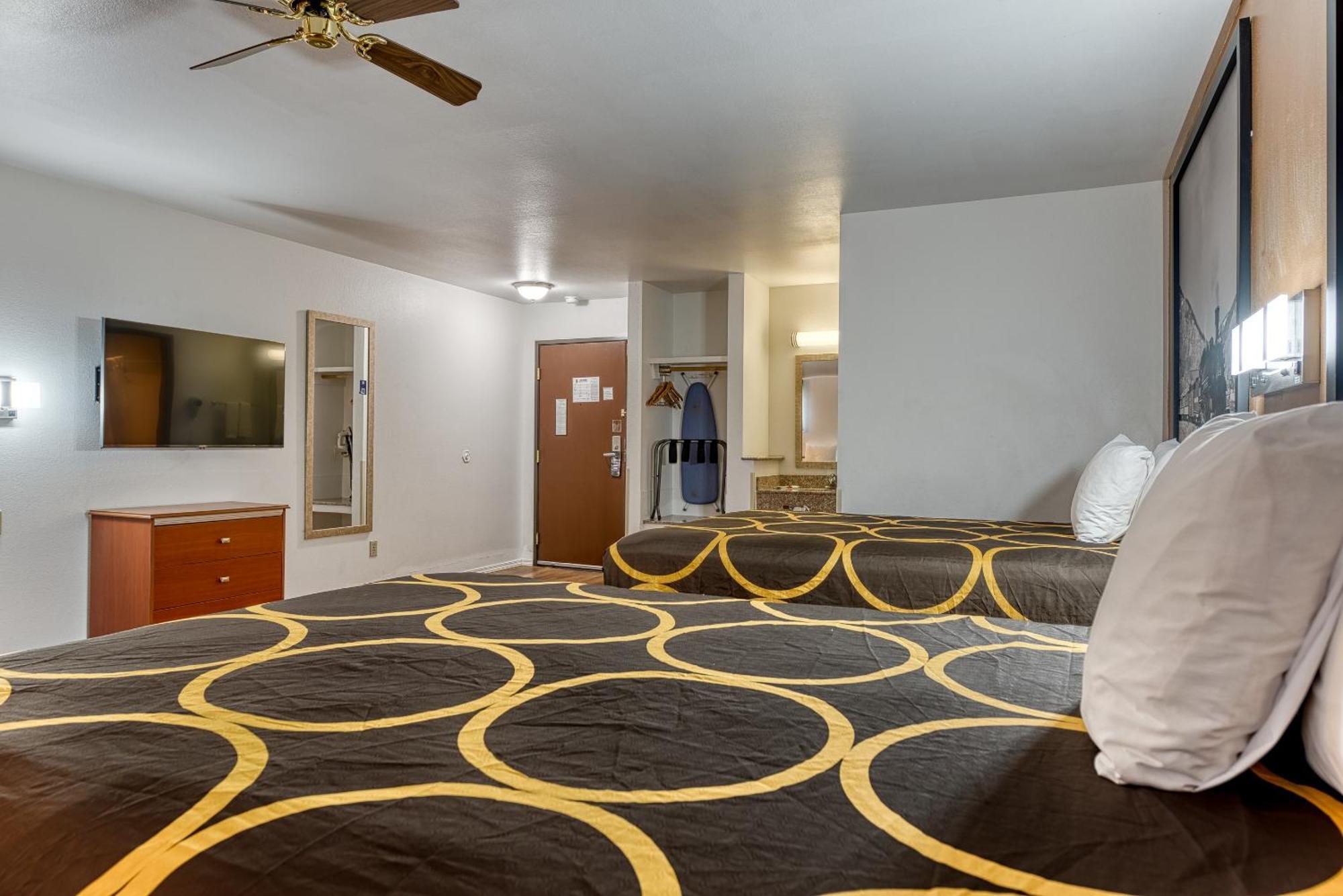 Super 8 By Wyndham Alamosa Motel Bilik gambar
