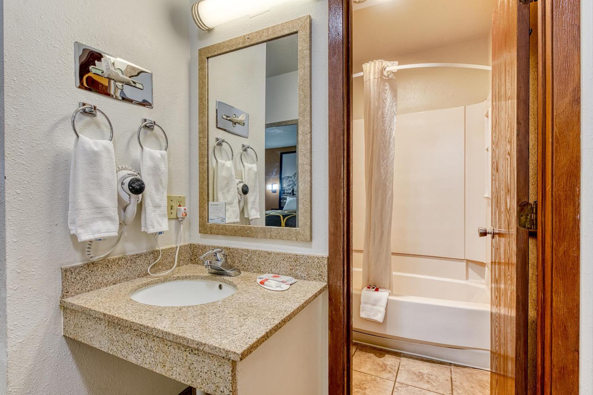 Super 8 By Wyndham Alamosa Motel Bilik gambar