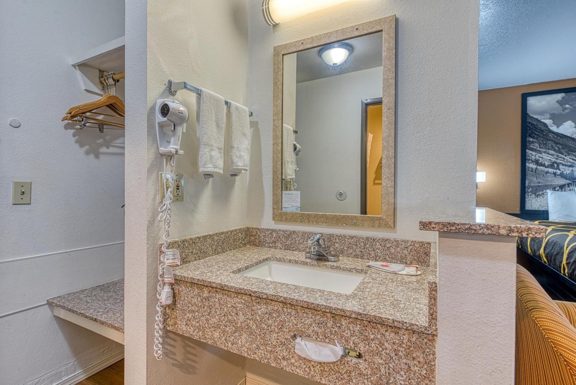 Super 8 By Wyndham Alamosa Motel Bilik gambar