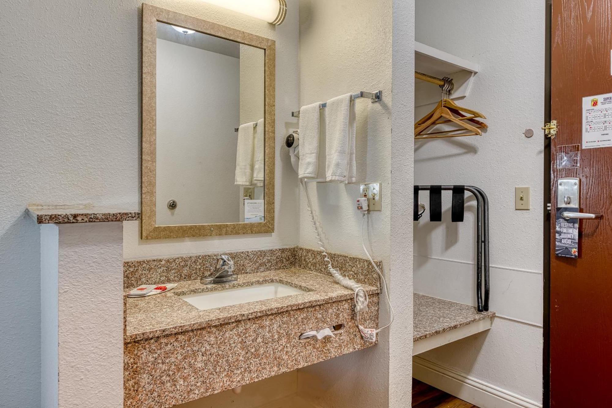 Super 8 By Wyndham Alamosa Motel Bilik gambar